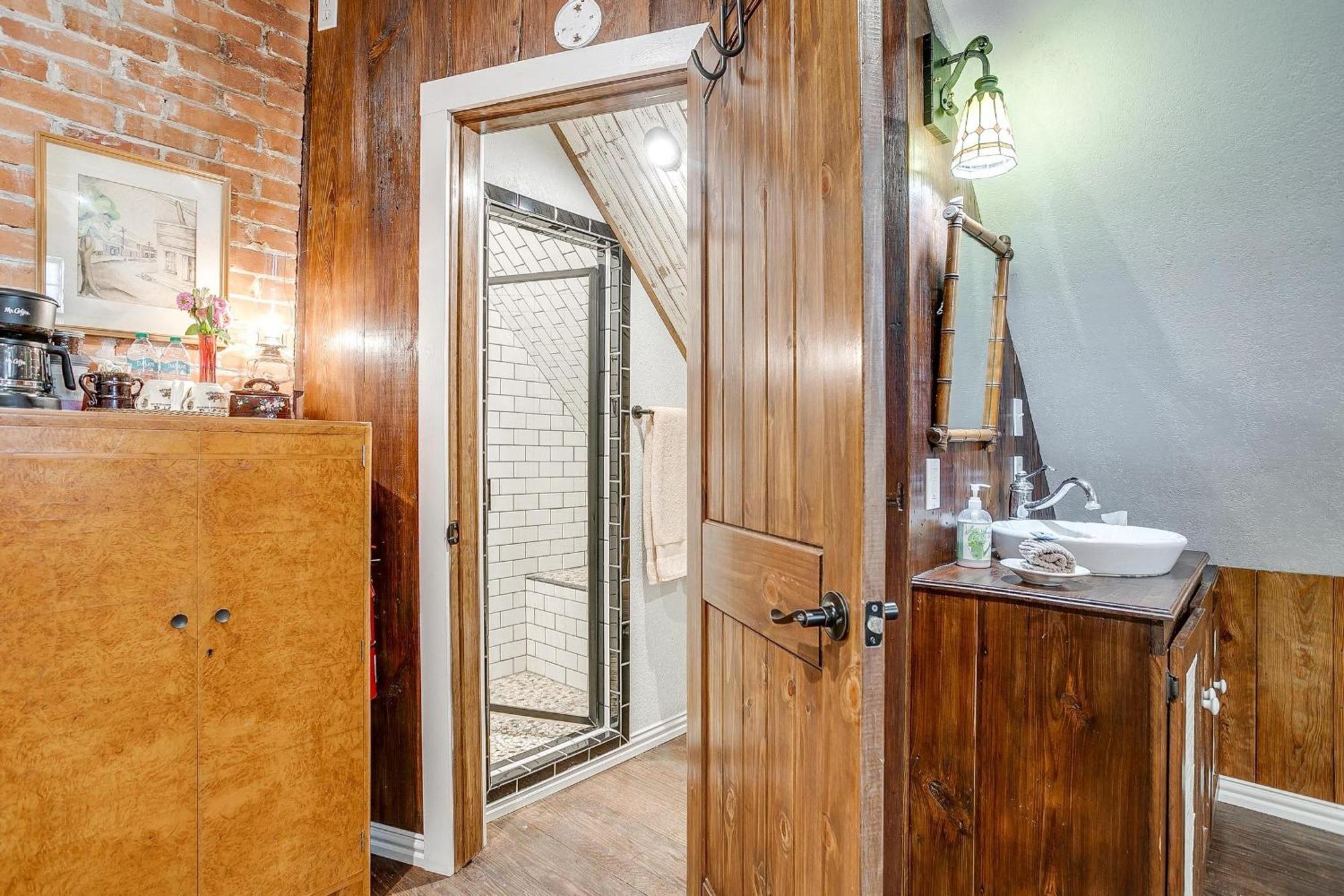 The Gallery House Boutique Hotel Stephenville Εξωτερικό φωτογραφία